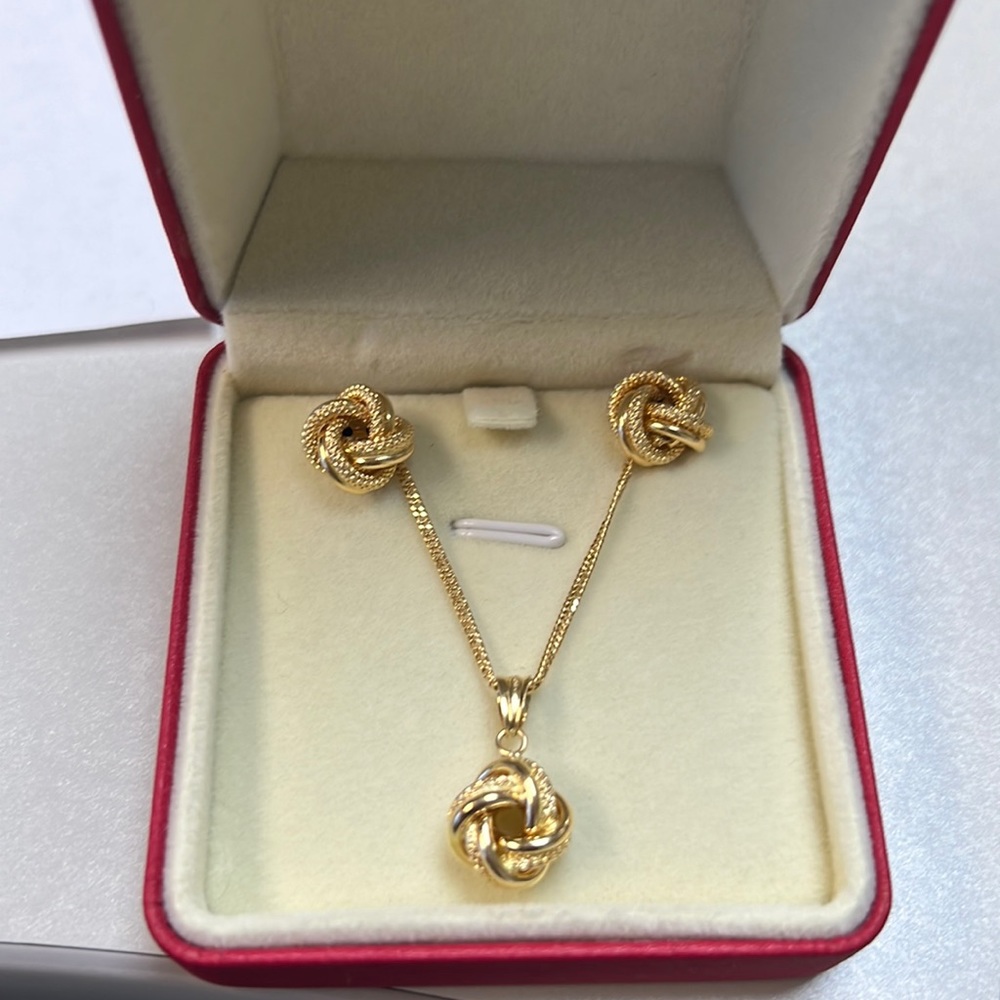 18k Gold Necklace and Earrings Love Knots